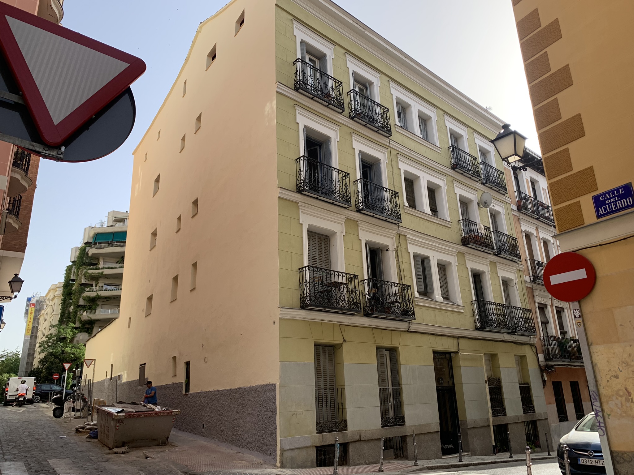 San Hermenegildo 24. Fachadas exteriores tras los trabajos de rehabilitación.