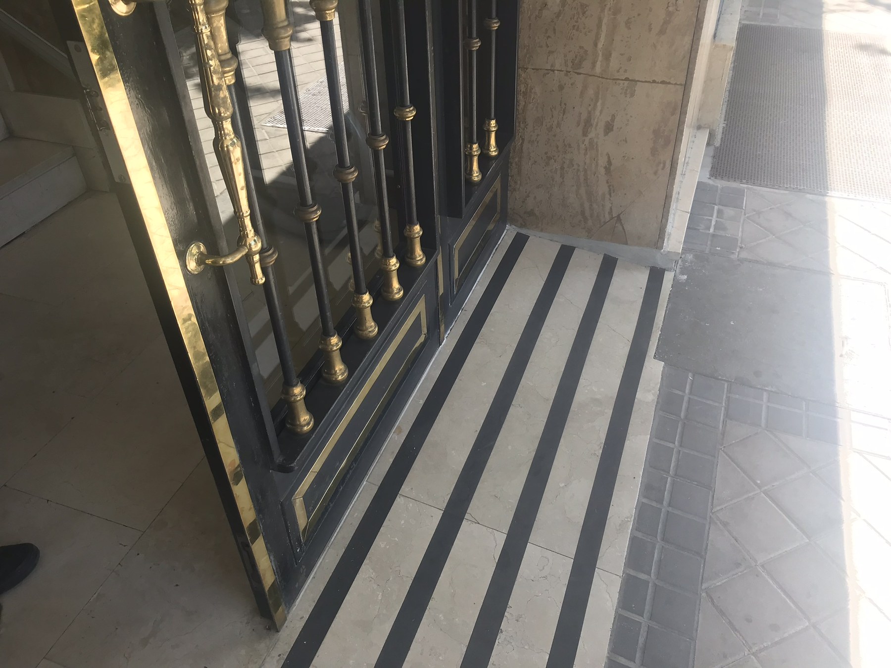Resultado final de la plataforma accesible en Plaza del Encuentro 1B