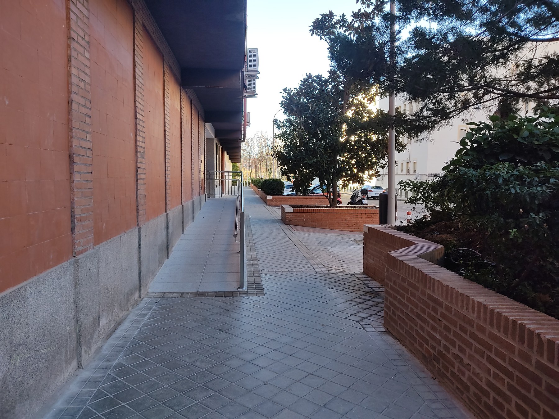 Nueva rampa accesible terminada en Paseo de Yeserías 31